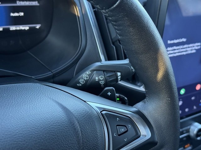 Certified 2022 Ford Edge Titanium w/ Class II Trailer Tow Package image 28