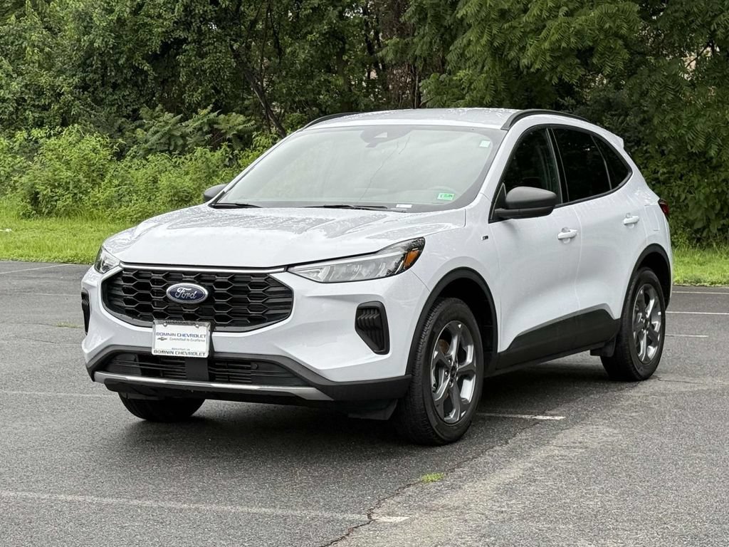 Used 2025 Ford Escape ST-Line AWD/4WD image 1