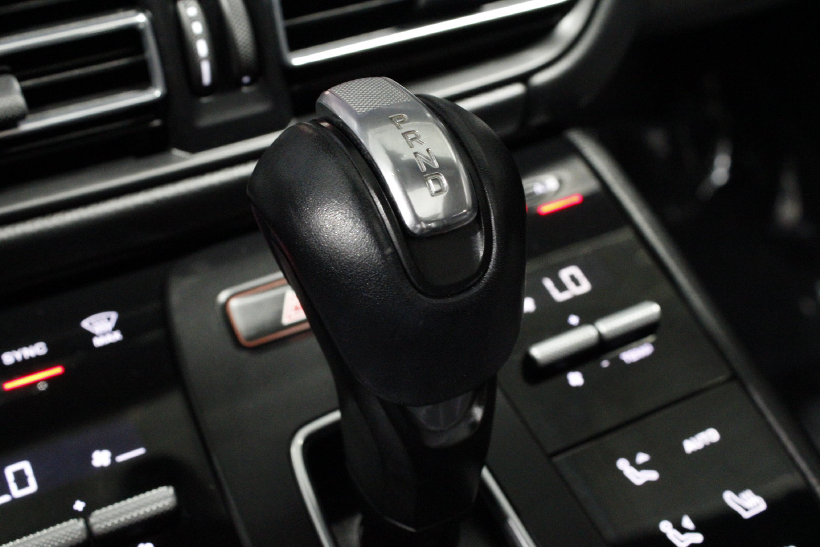 Used 2022 Porsche Macan AWD/4WD image 30