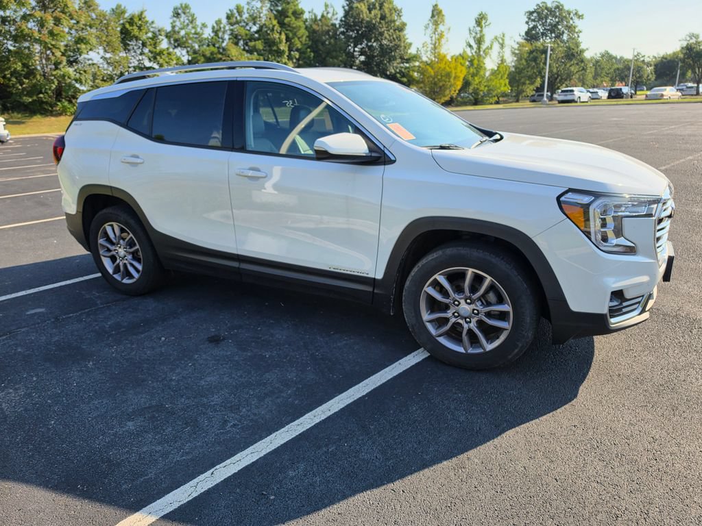 Used 2023 GMC Terrain SLT w/ LPO, Floor Liner Package AWD/4WD image 10