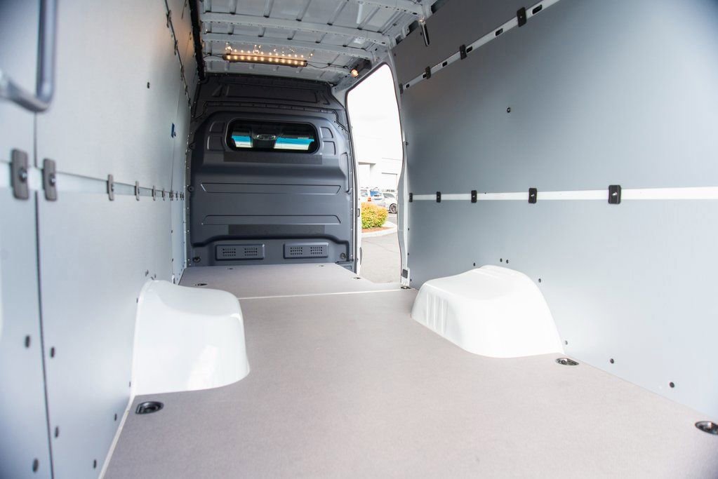 Used 2024 Mercedes-Benz Sprinter 3500 image 32