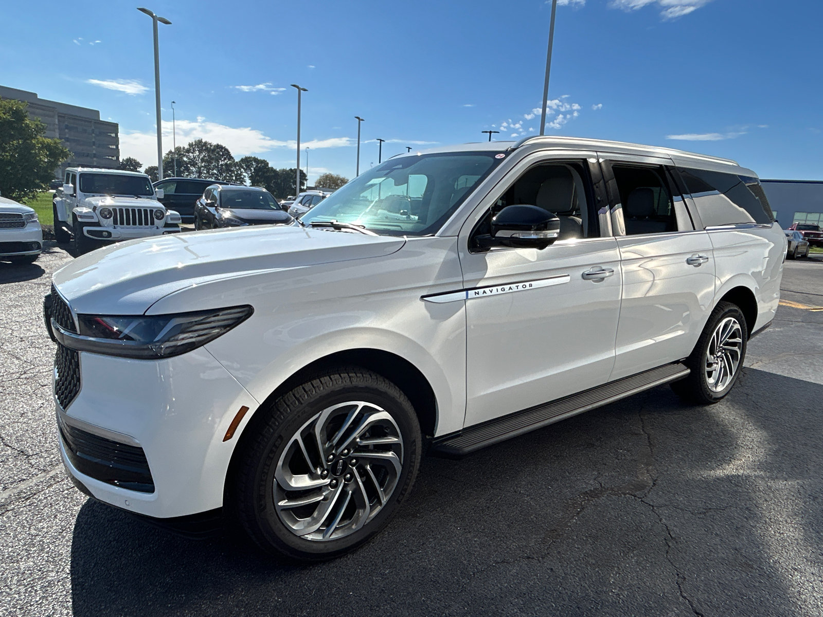 New 2026 Lincoln Navigator L Premier AWD/4WD image 3