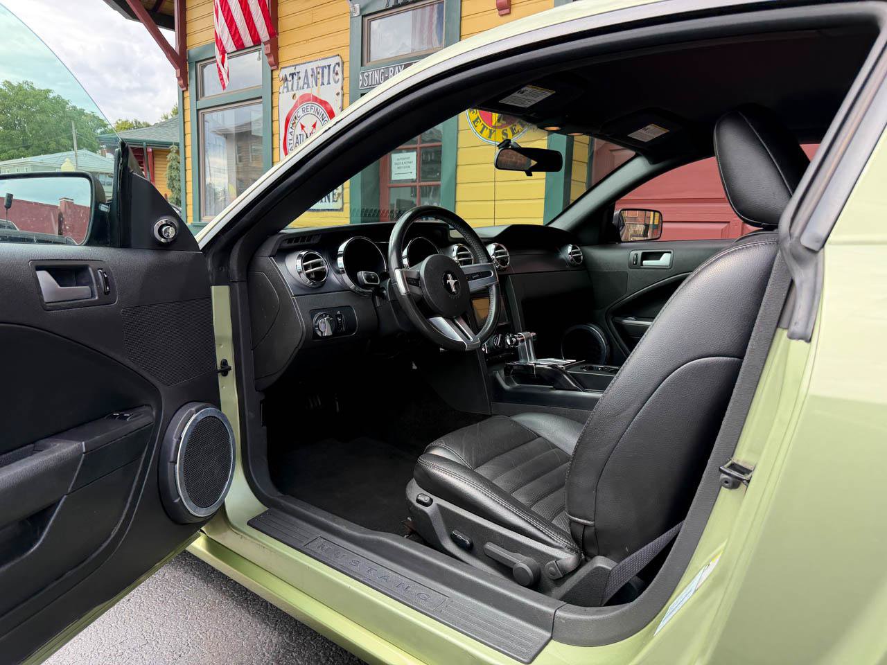 Used 2006 Ford Mustang GT Premium RWD image 13