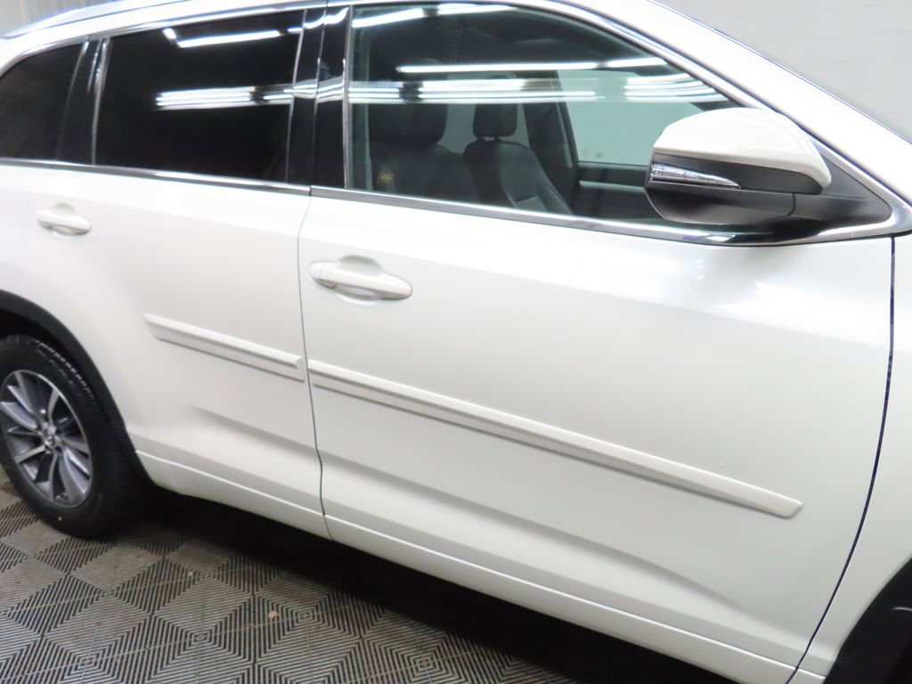 Used 2018 Toyota Highlander XLE image 30