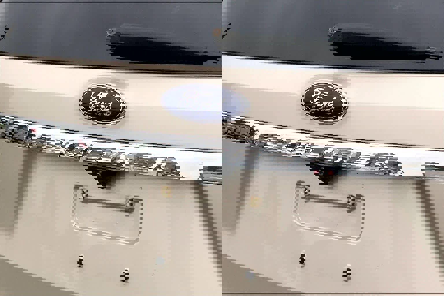 Used 2017 Ford Explorer XLT w/ Equipment Group 202A FWD image 27