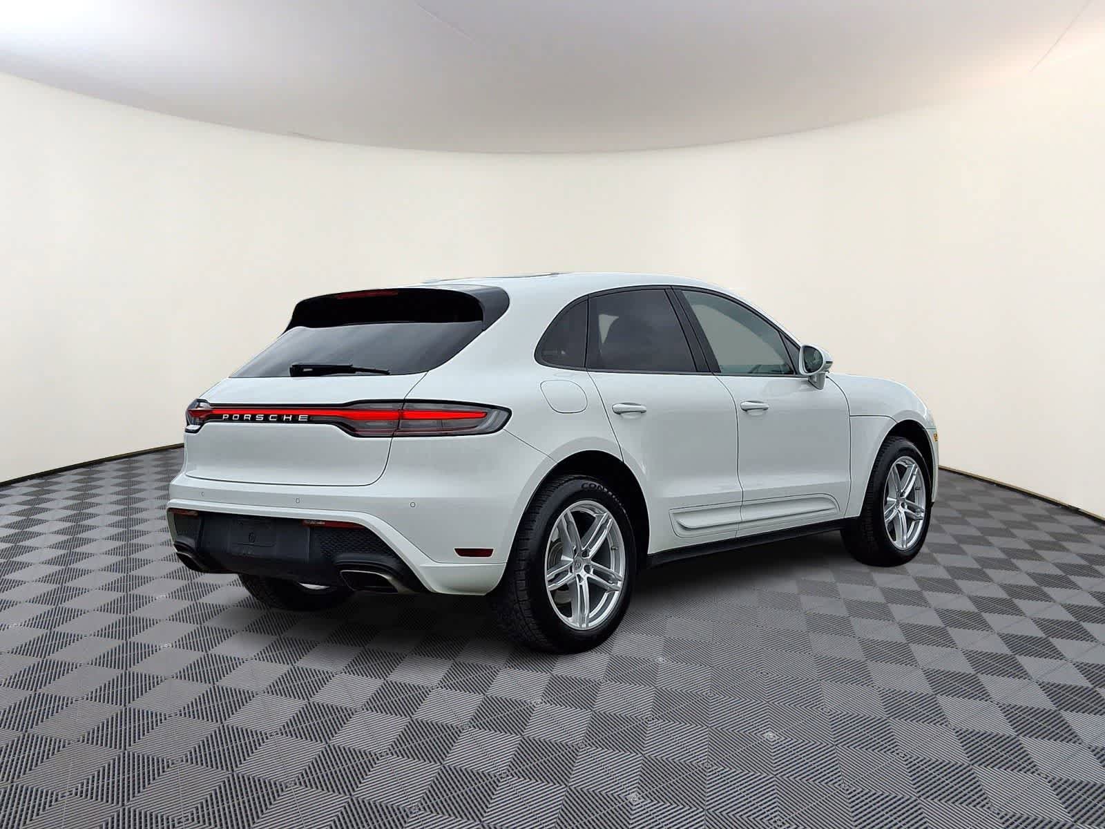 Used 2022 Porsche Macan AWD/4WD image 5