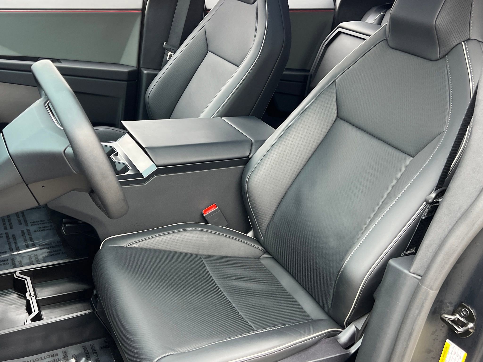 Used 2024 Tesla Cybertruck AWD Crew Cab image 4