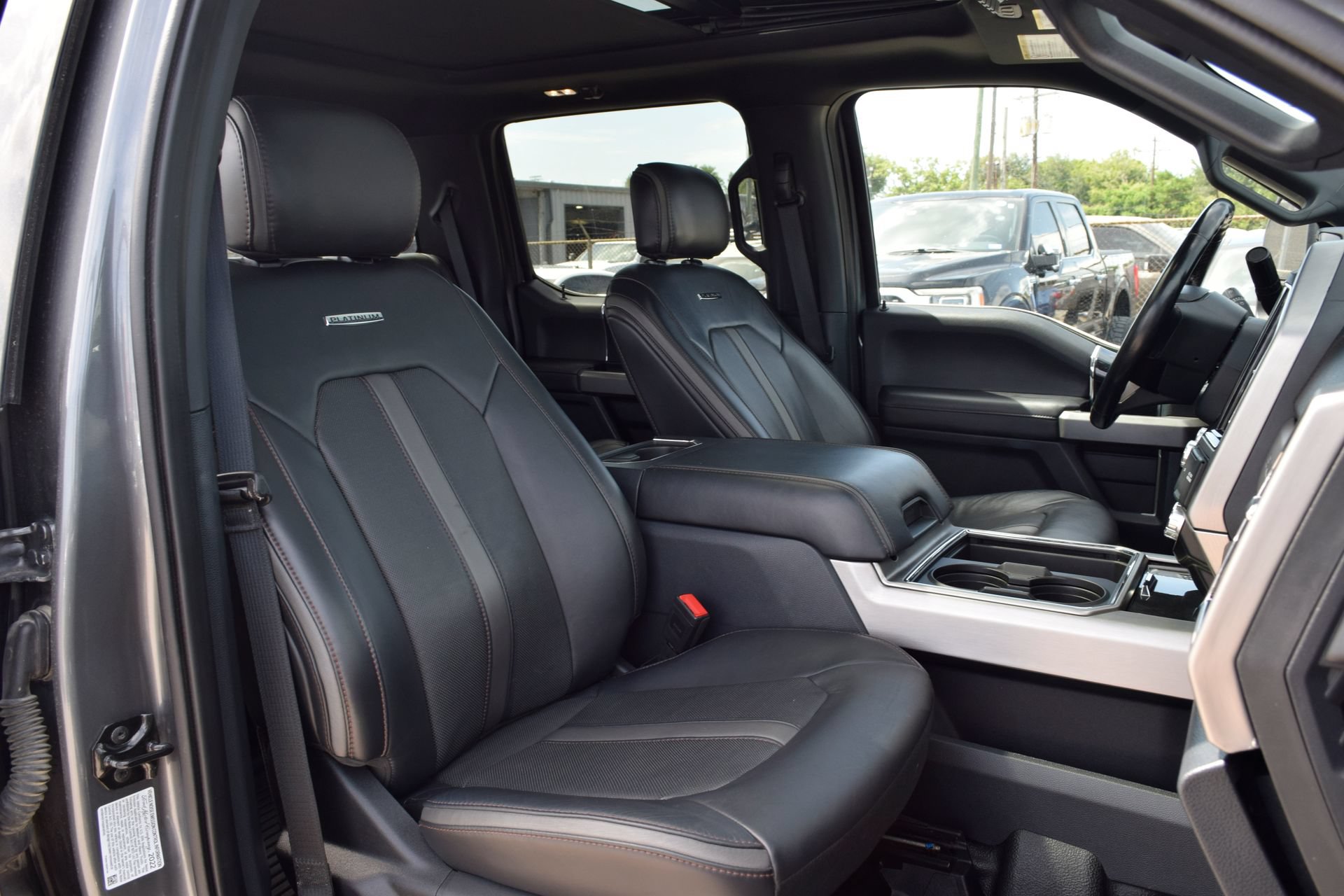Used 2022 Ford F450 Platinum w/ FX4 Off-Road Package AWD/4WD image 22