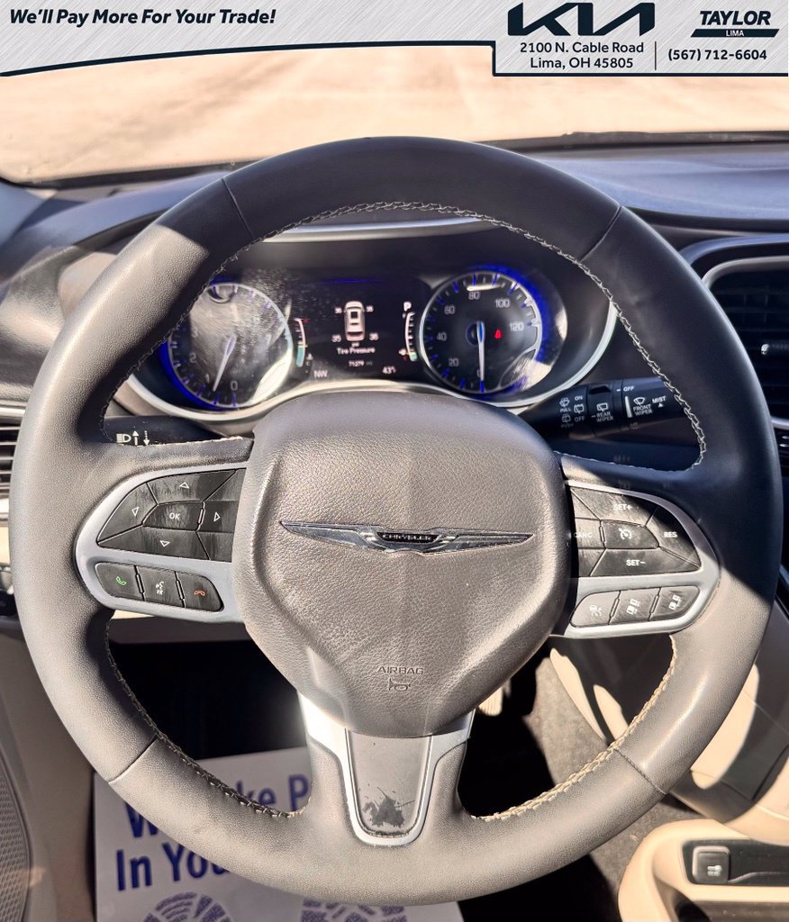 Used 2024 Chrysler Pacifica Touring-L FWD image 10