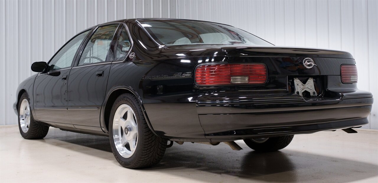 Used 1996 Chevrolet Impala SS RWD image 5