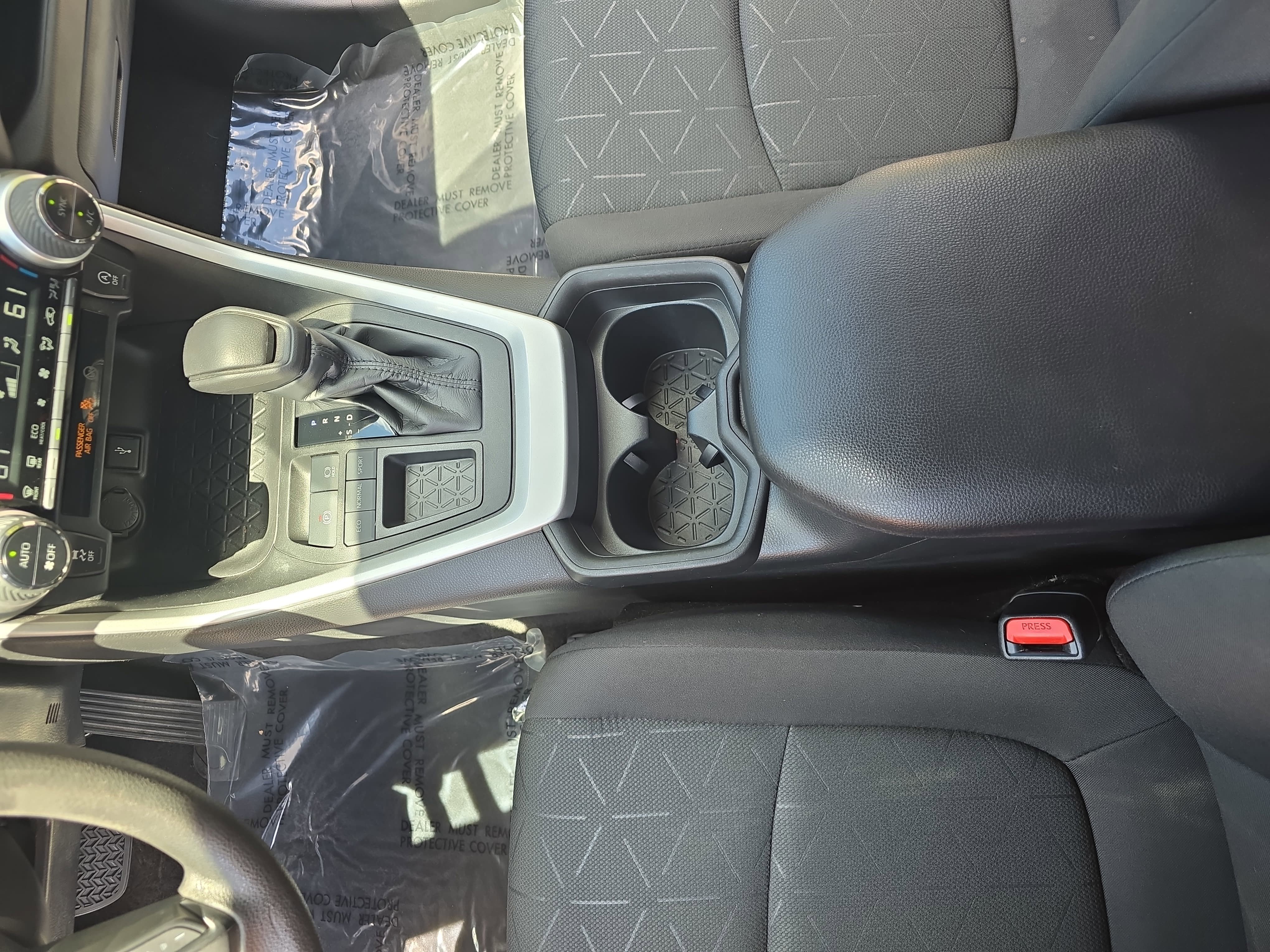 Used 2021 Toyota RAV4 XLE w/ Convenience Package FWD image 22