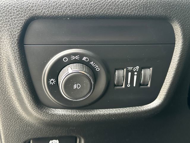 Used 2023 Jeep Grand Cherokee L Limited image 29