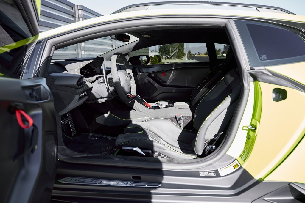 Used 2024 Lamborghini Huracan Sterrato image 38