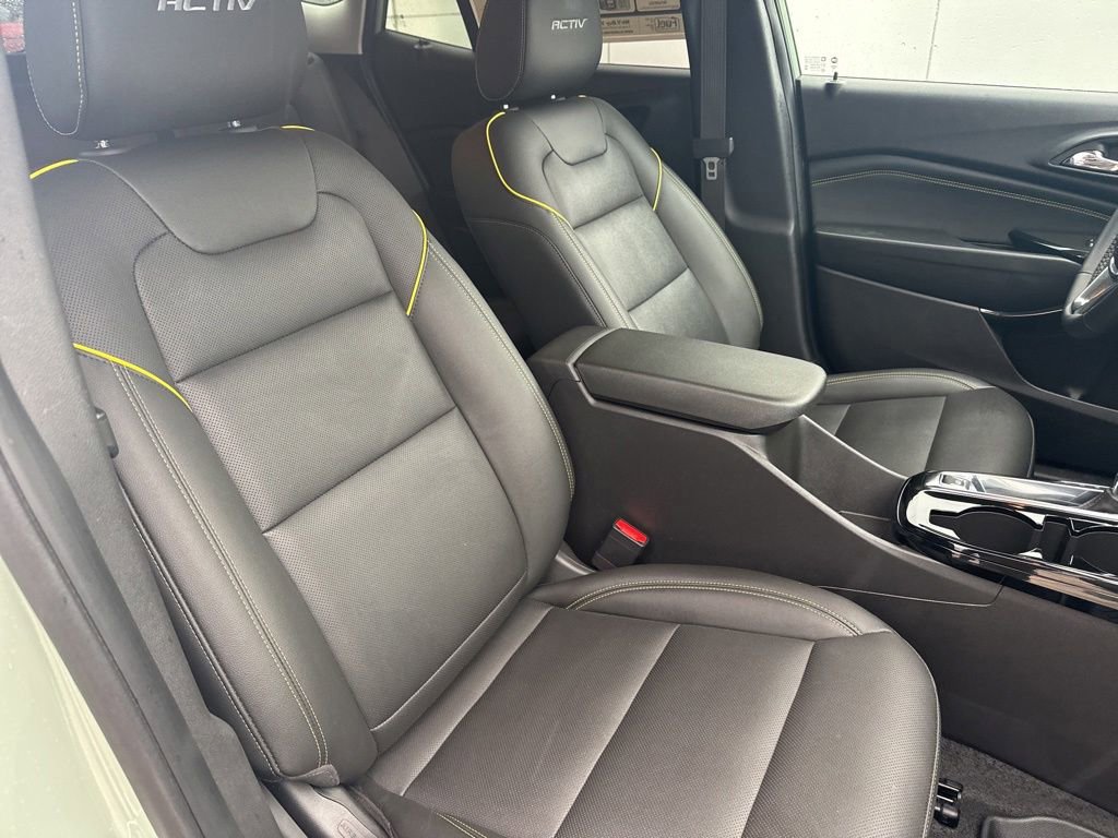 Used 2025 Chevrolet Trax ACTIV w/ Sunroof Package FWD image 31