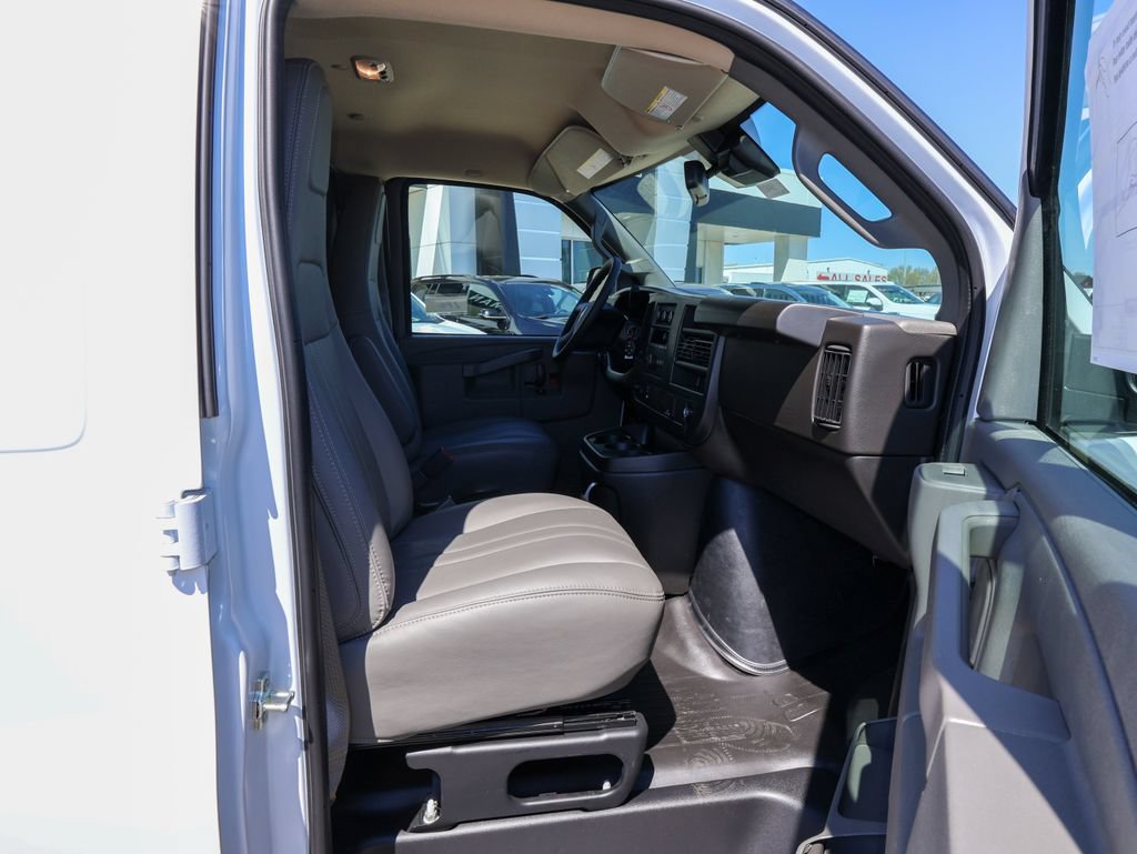 New 2026 GMC Savana 2500 w/ Driver Convenience Package RWD image 22