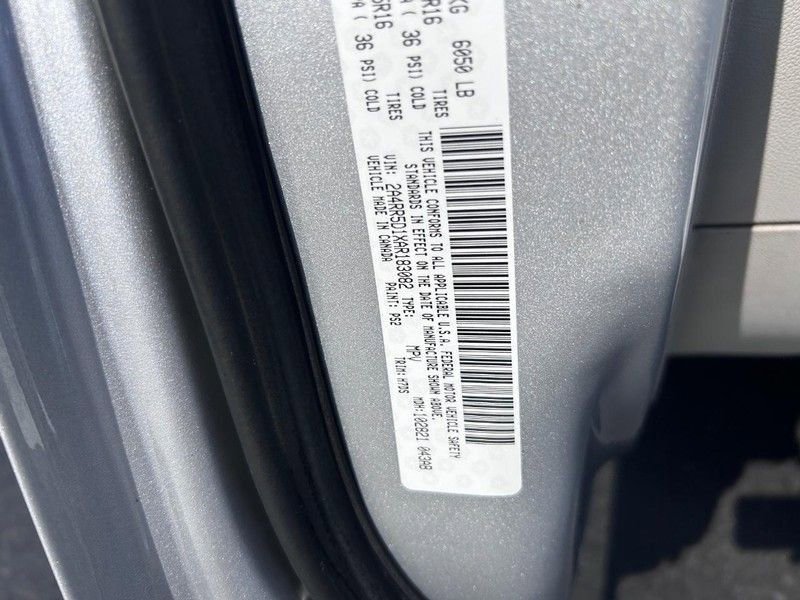 Used 2010 Chrysler Town & Country Touring image 20