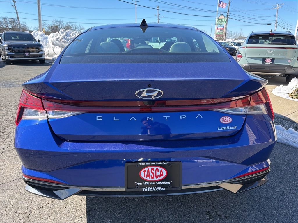 Used 2023 Hyundai Elantra Limited image 6