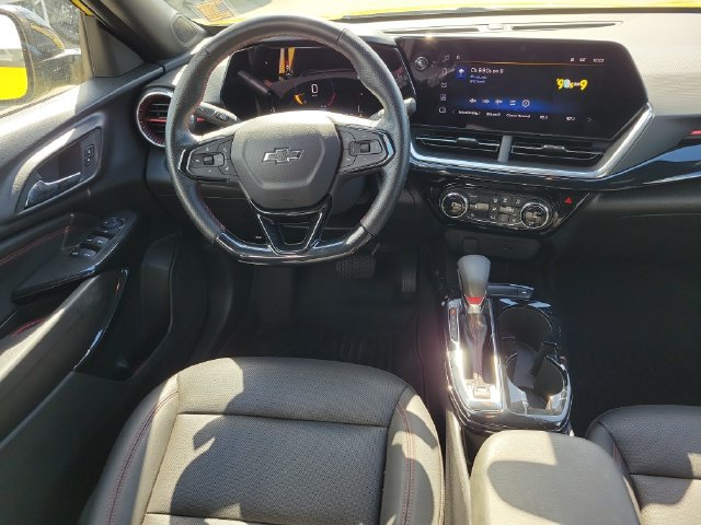 Used 2025 Chevrolet Trax RS FWD image 17