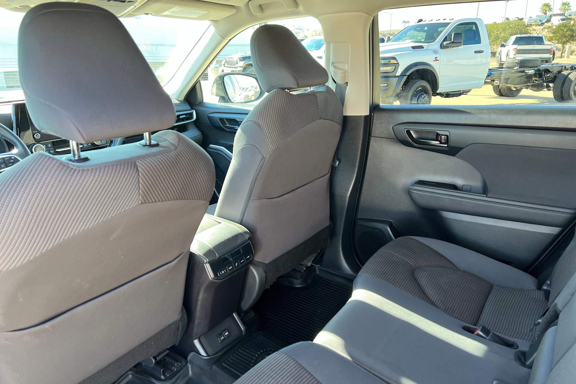 Used 2024 Toyota Highlander LE image 20