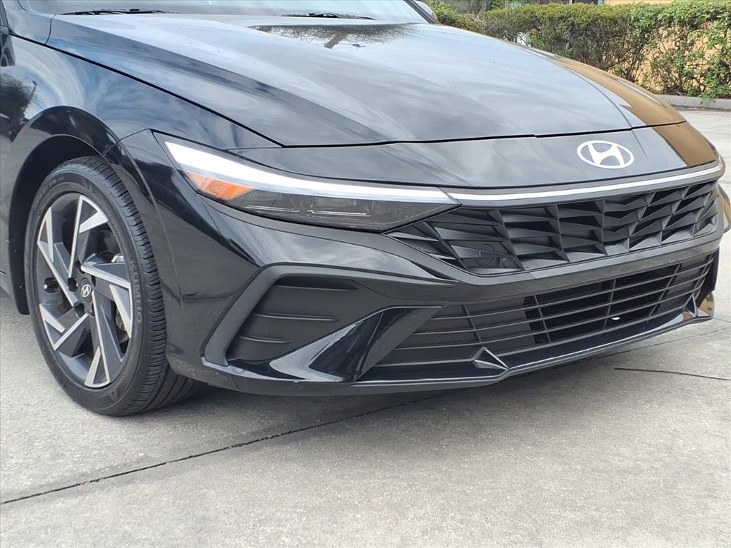 Used 2025 Hyundai Elantra Sport image 32