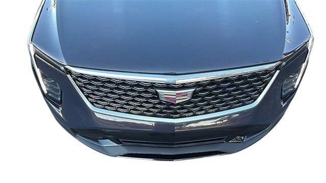 Used 2025 Cadillac XT4 Premium Luxury image 9