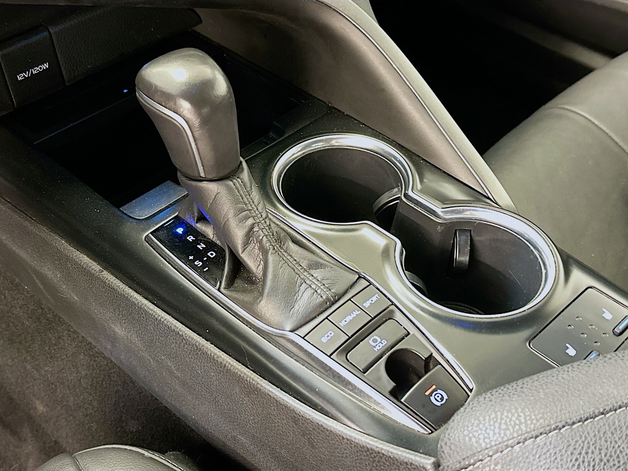 Used 2019 Toyota Camry XSE FWD image 25