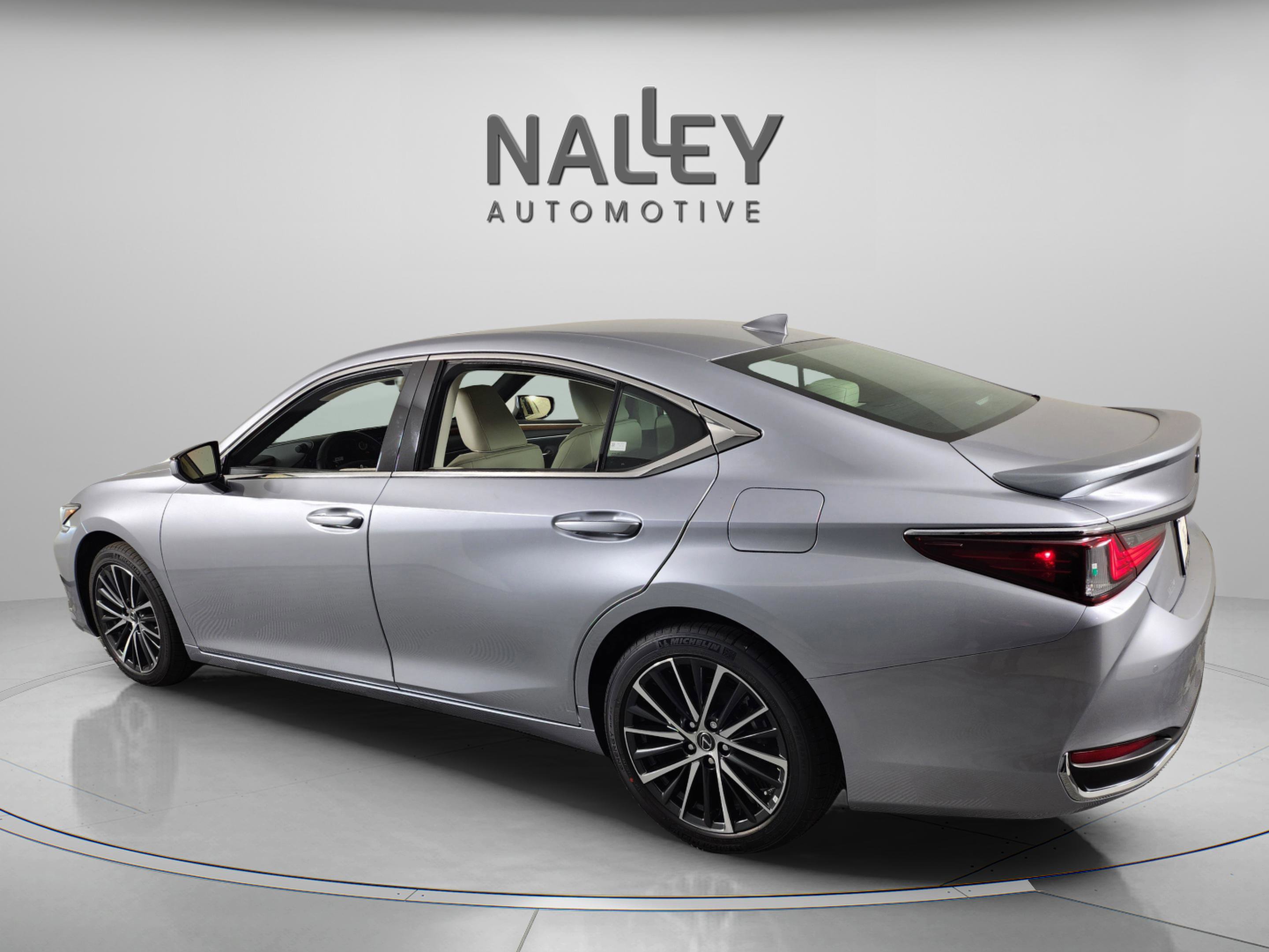 New 2025 Lexus ES 300h w/ Premium Package image 3