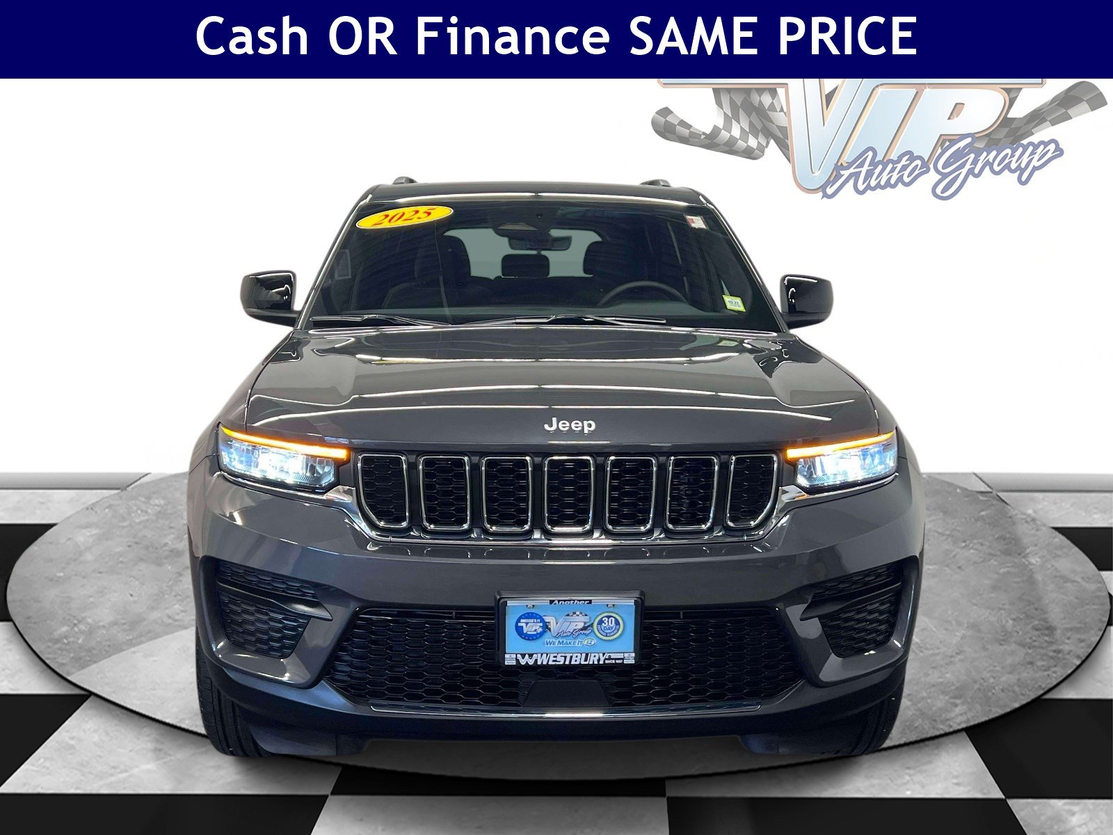 Used 2025 Jeep Grand Cherokee Laredo X w/ Luxury Tech Group I AWD/4WD image 2