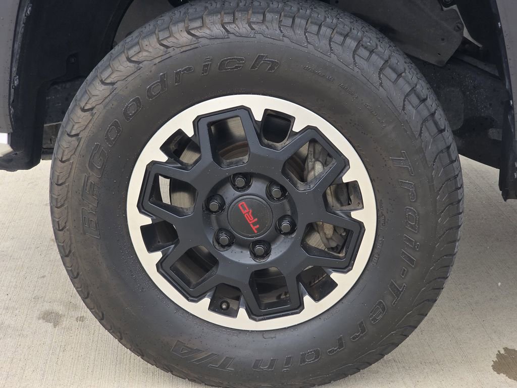 Used 2024 Toyota Tacoma TRD Off-Road image 9