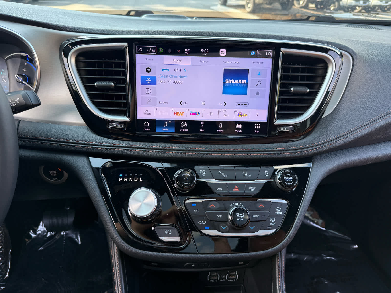 Used 2025 Chrysler Pacifica Pinnacle FWD image 17