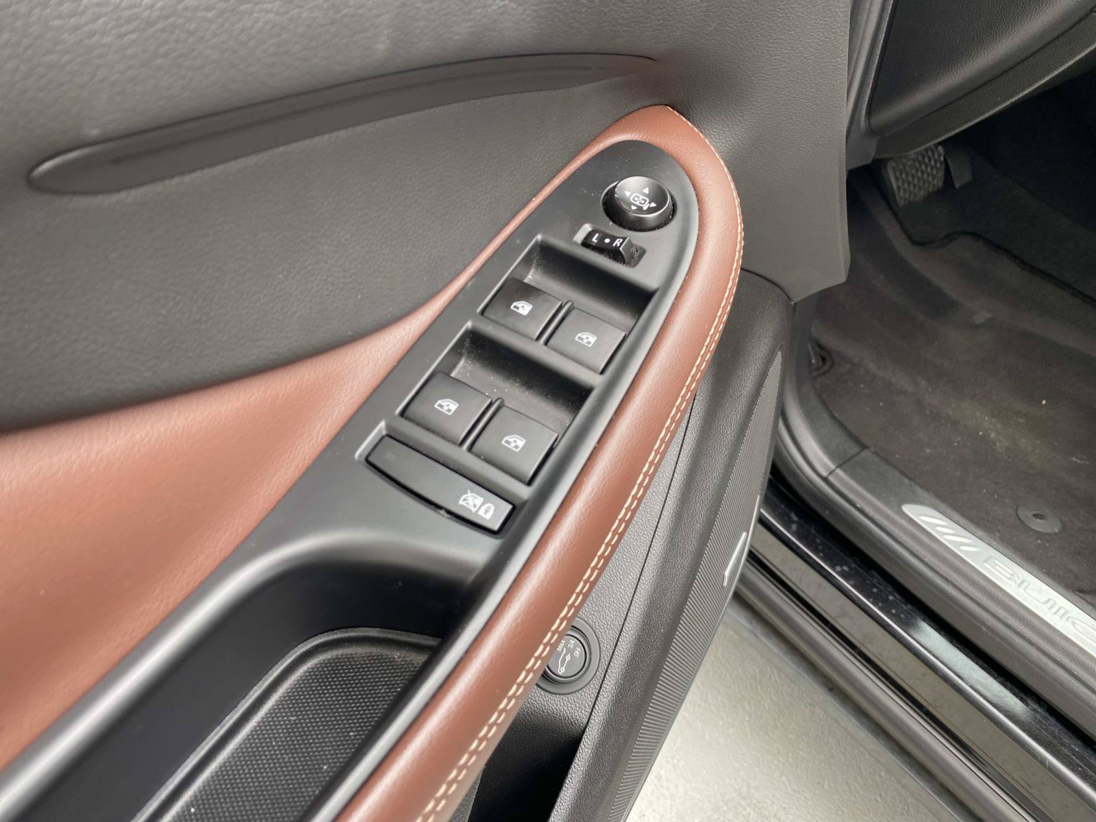 Used 2016 Buick Envision Premium AWD/4WD image 17