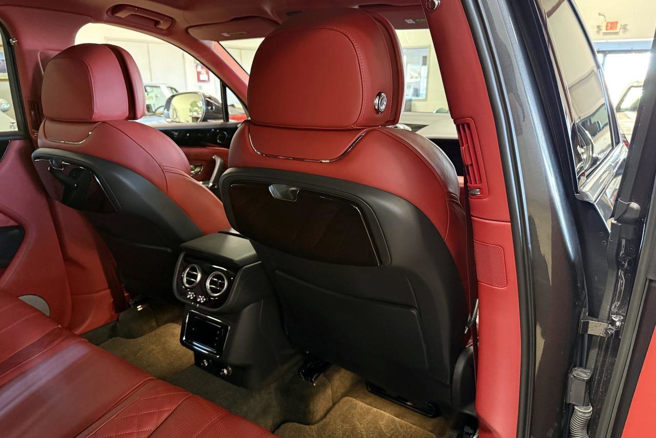 Used 2018 Bentley Bentayga image 85