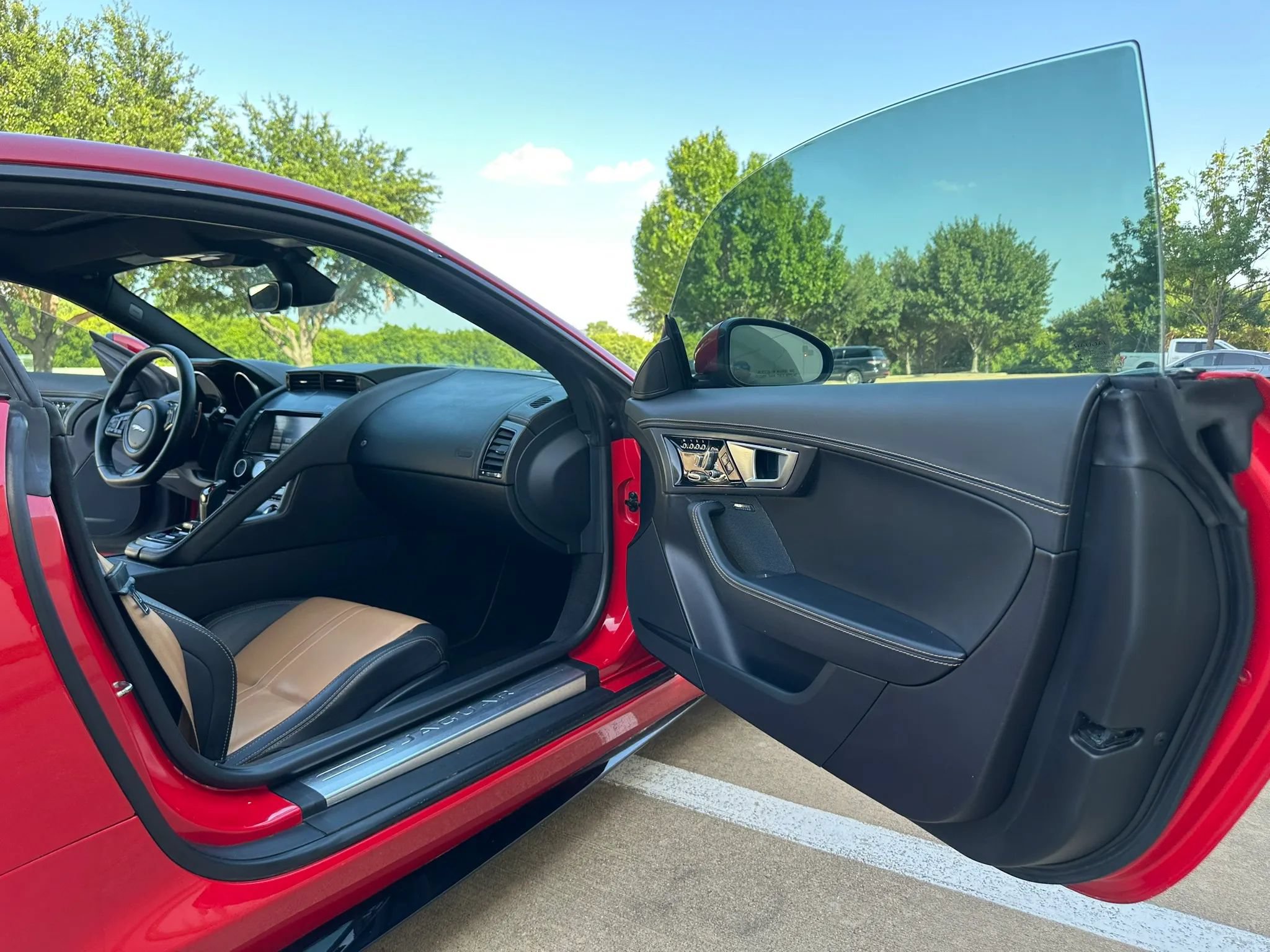 Used 2015 Jaguar F-TYPE R RWD image 19
