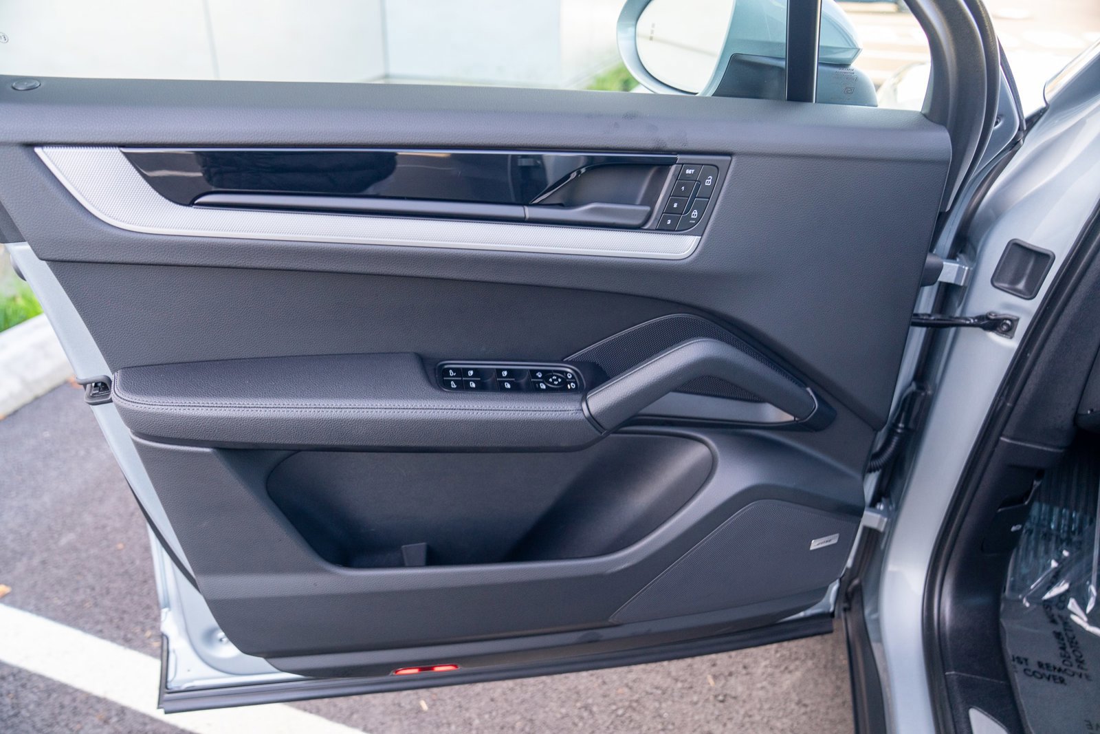 Used 2025 Porsche Cayenne image 10