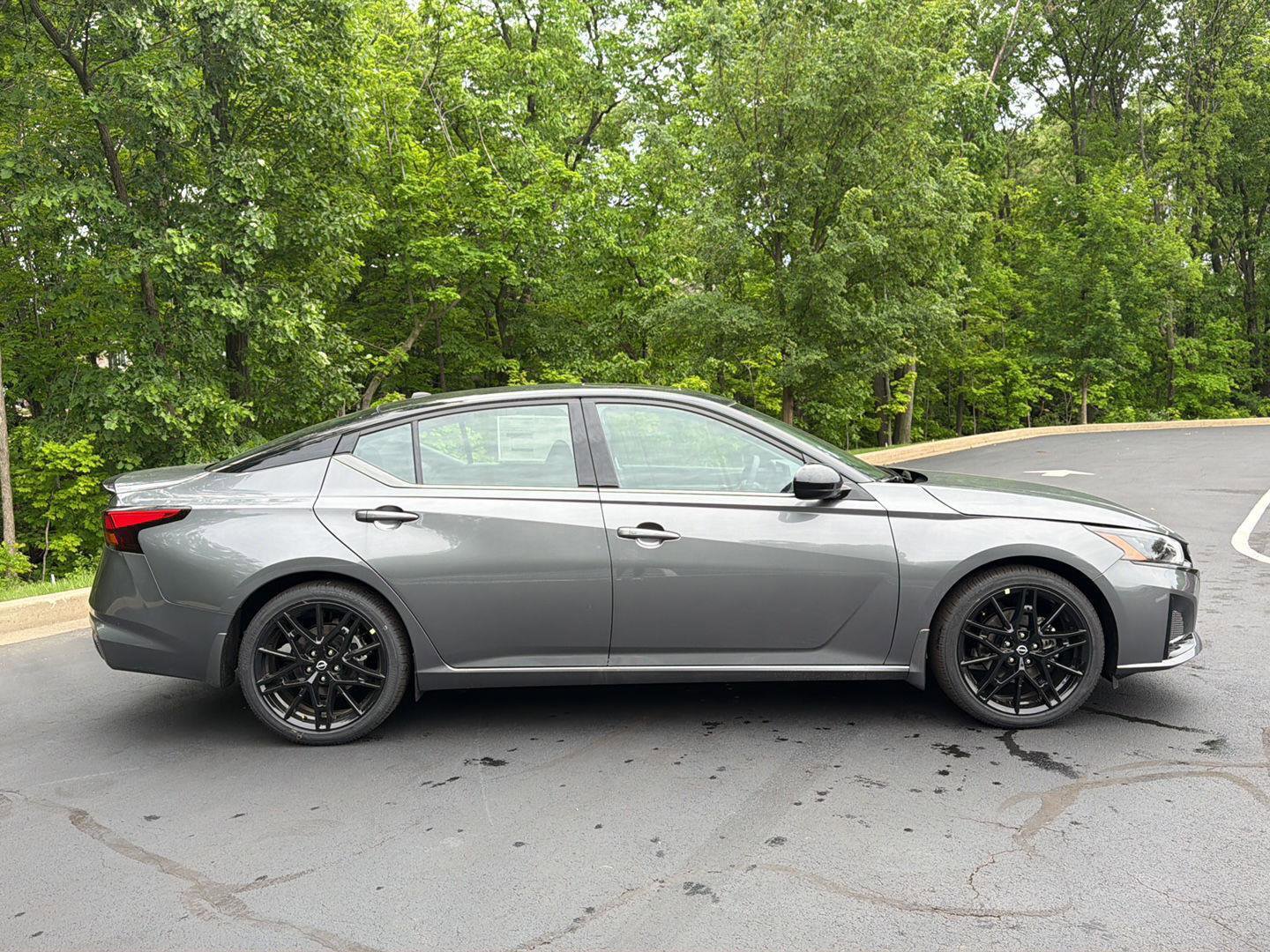 New 2026 Nissan Altima 2.5 SR w/ SR Midnight Edition Package FWD image 13
