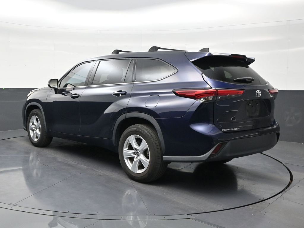 Used 2022 Toyota Highlander L FWD image 3