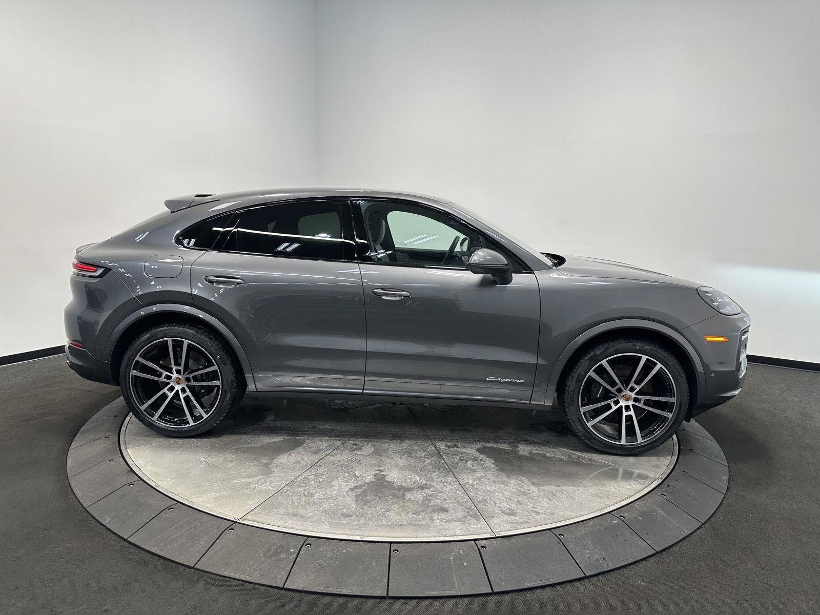 New 2026 Porsche Cayenne Coupe AWD/4WD image 8