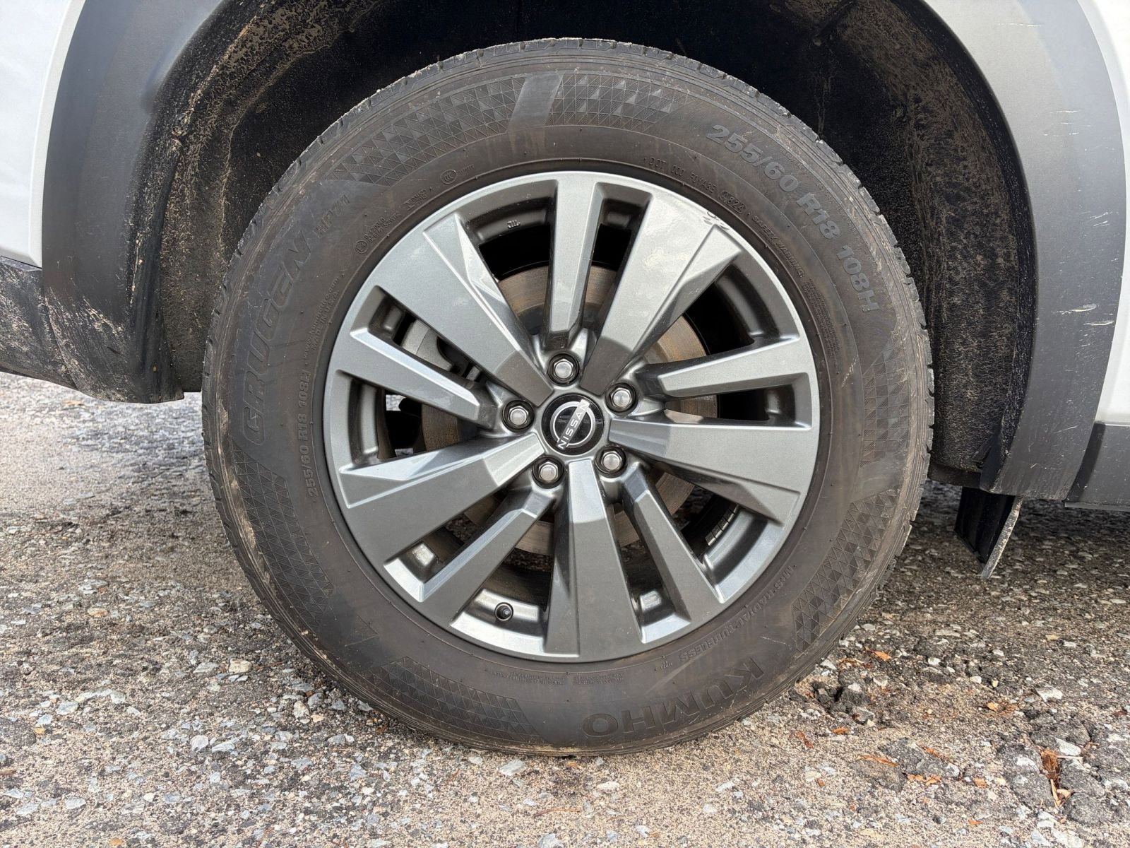 Used 2025 Nissan Pathfinder SV image 31