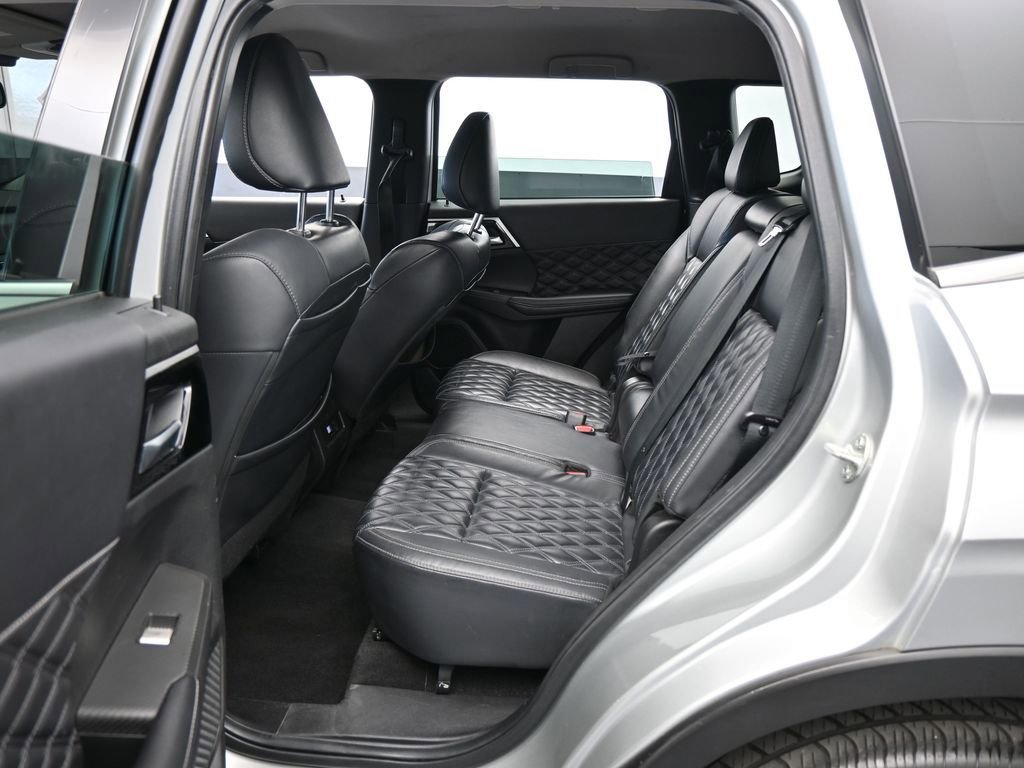 Used 2022 Mitsubishi Outlander SEL image 39