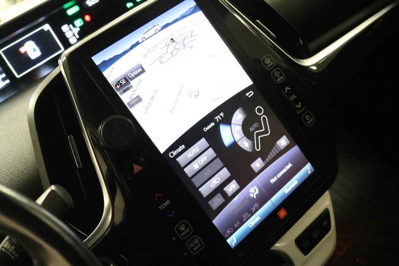 Used 2017 Toyota Prius Prime Advanced image 29