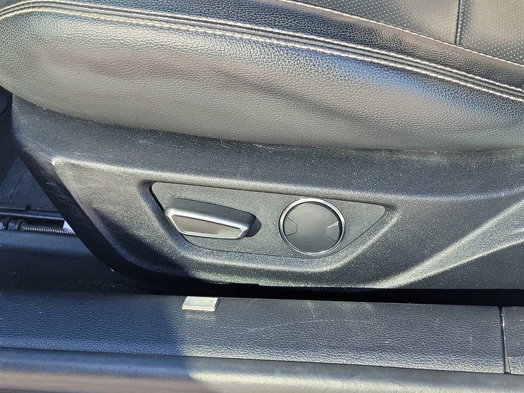 Used 2017 Ford Mustang Premium image 27