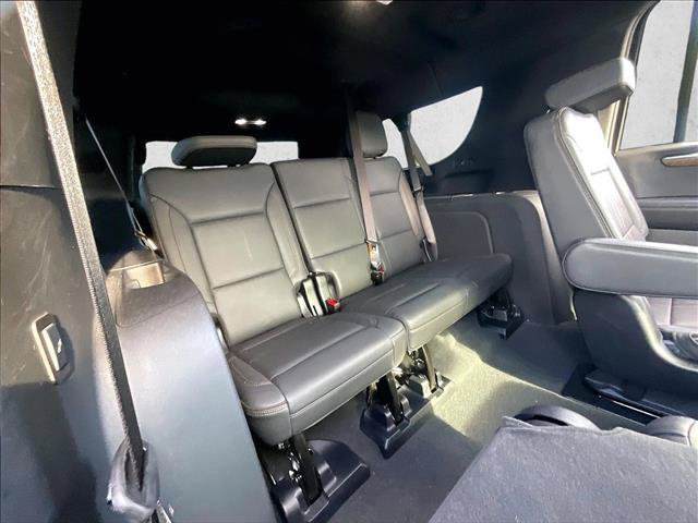 Certified 2025 Chevrolet Suburban High Country RWD image 30