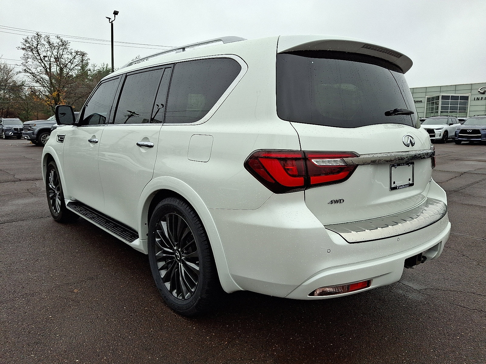 Used 2021 INFINITI QX80 Premium Select w/ All-Season Package image 4