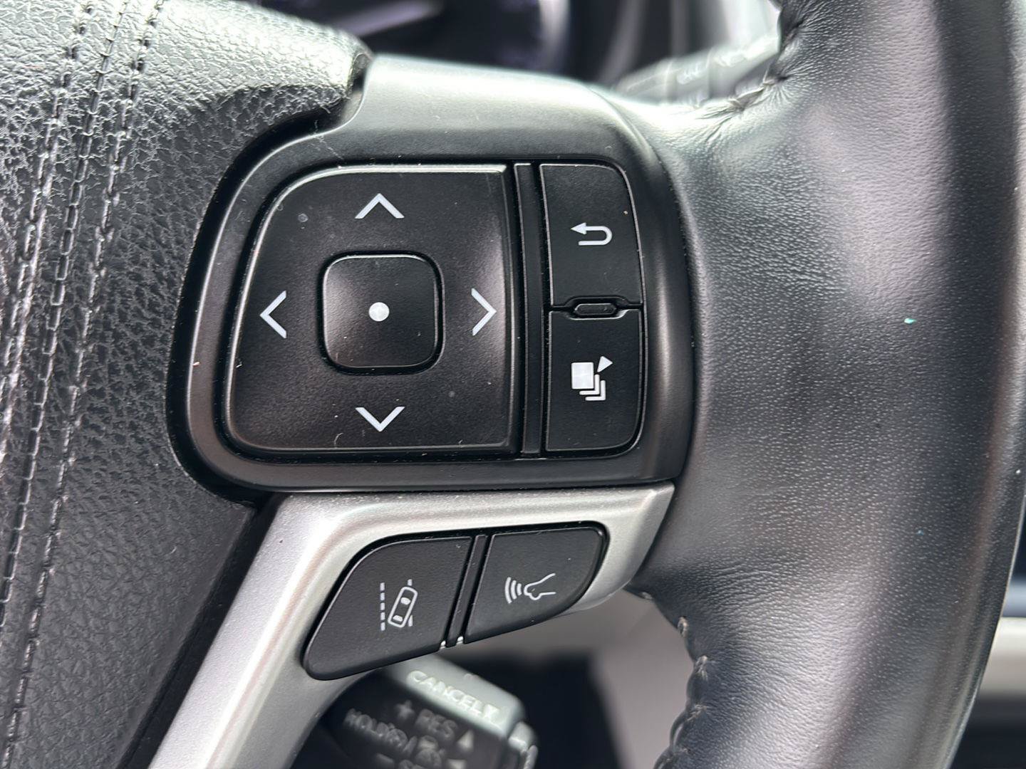 Used 2018 Toyota Highlander Limited AWD/4WD image 28
