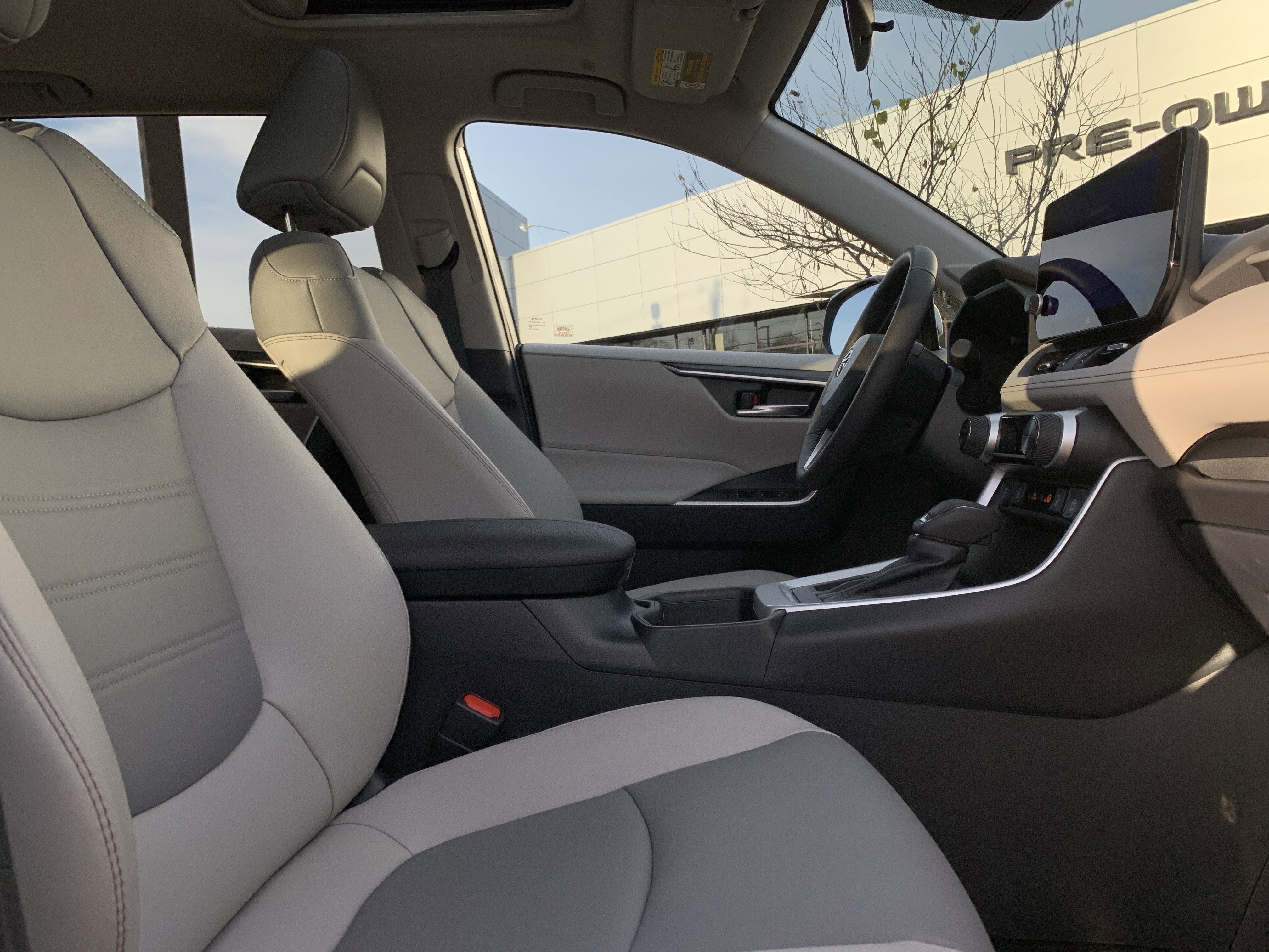 Used 2025 Toyota RAV4 XLE Premium image 35