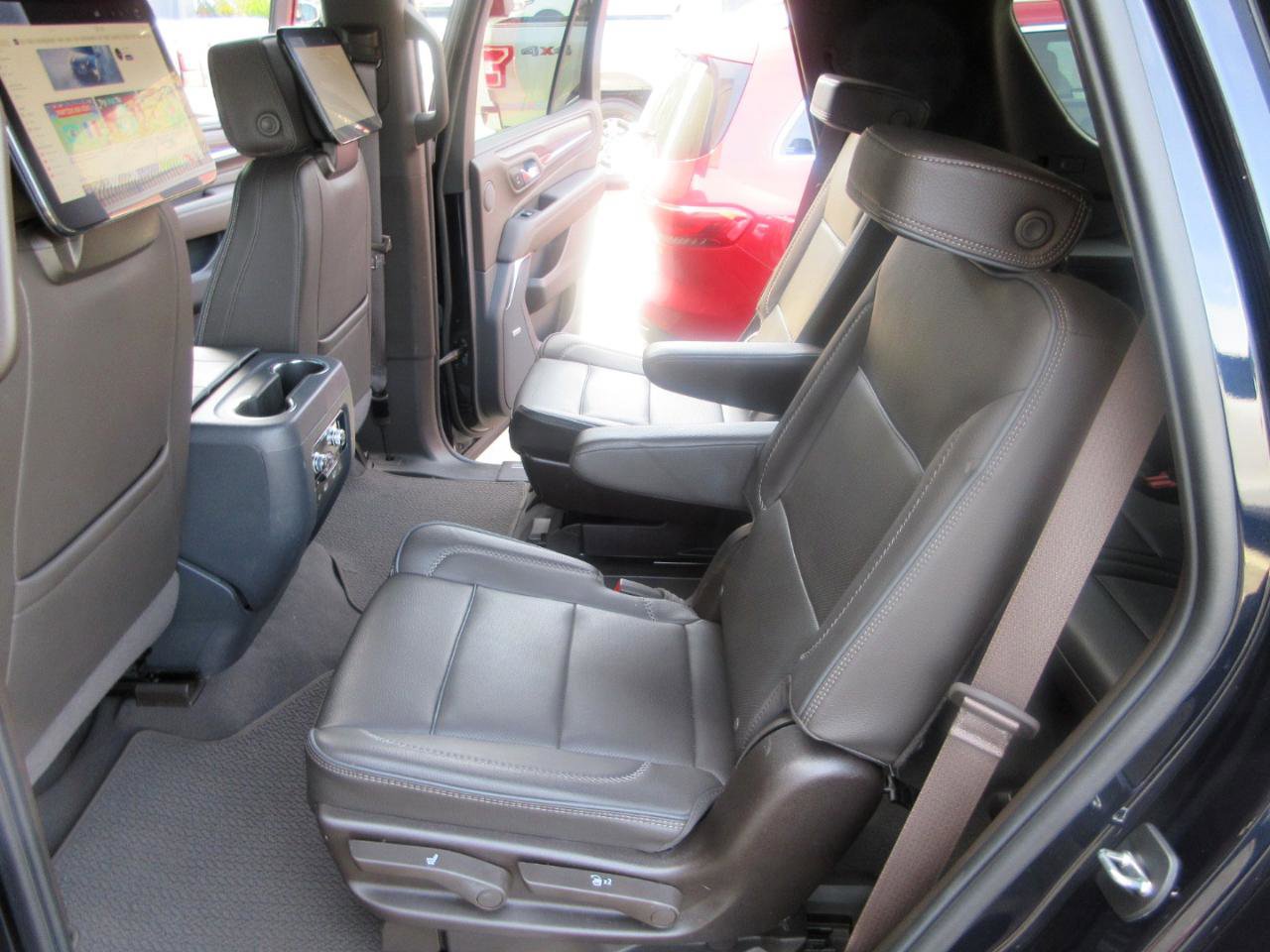 Used 2024 GMC Yukon Denali w/ Advanced Technology Package image 45