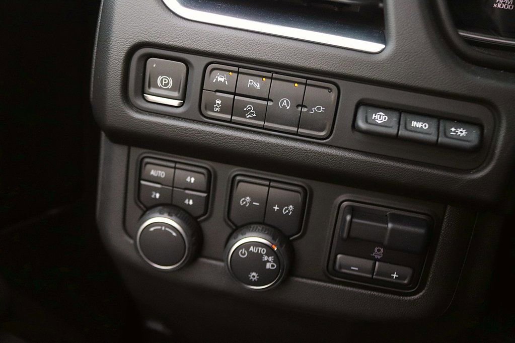 Used 2021 Chevrolet Tahoe Premier w/ Premium Package AWD/4WD image 28