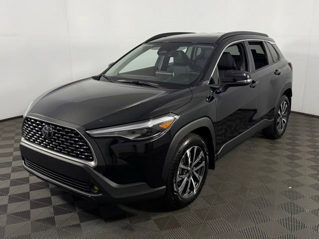 Used 2025 Toyota Corolla Cross XLE w/ Convenience Package image 30