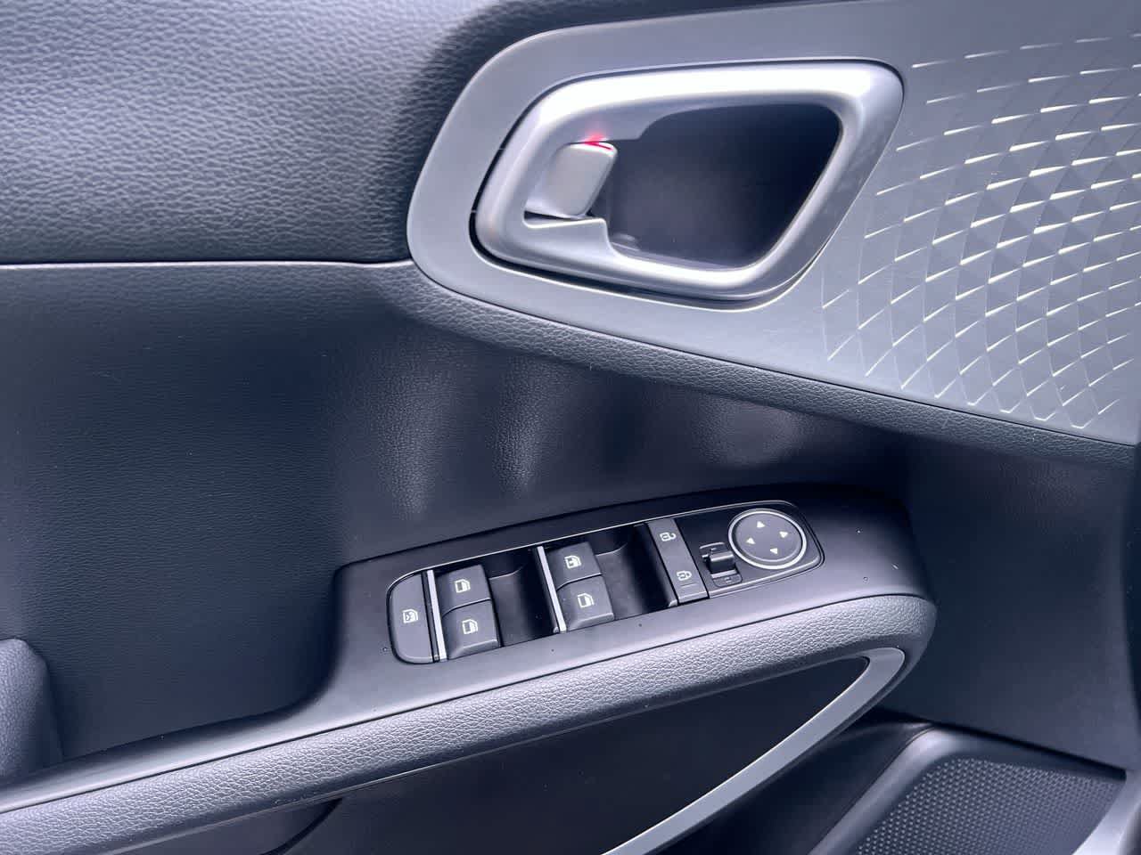 Certified 2025 Kia Soul LX w/ LX Technology Package FWD image 13
