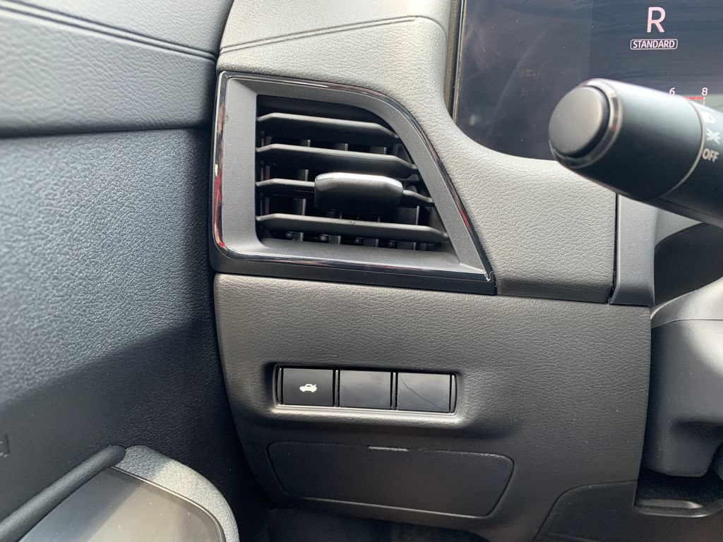 Used 2026 Nissan Sentra SR w/ Floor Mat Package FWD image 19